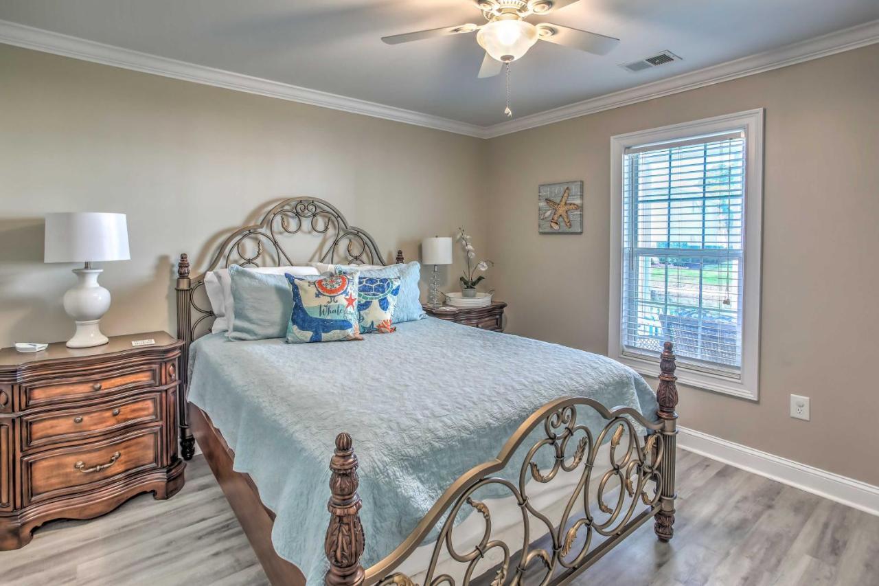 Holiday home With Deck 1 Mi To Surfside Access!