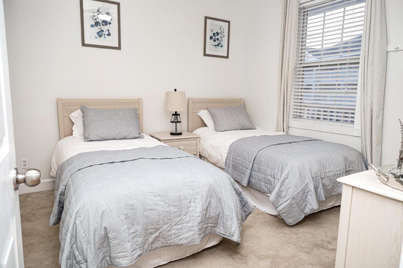 Apartment Gorgeous On Golf Course Near Broadway At The Beach *