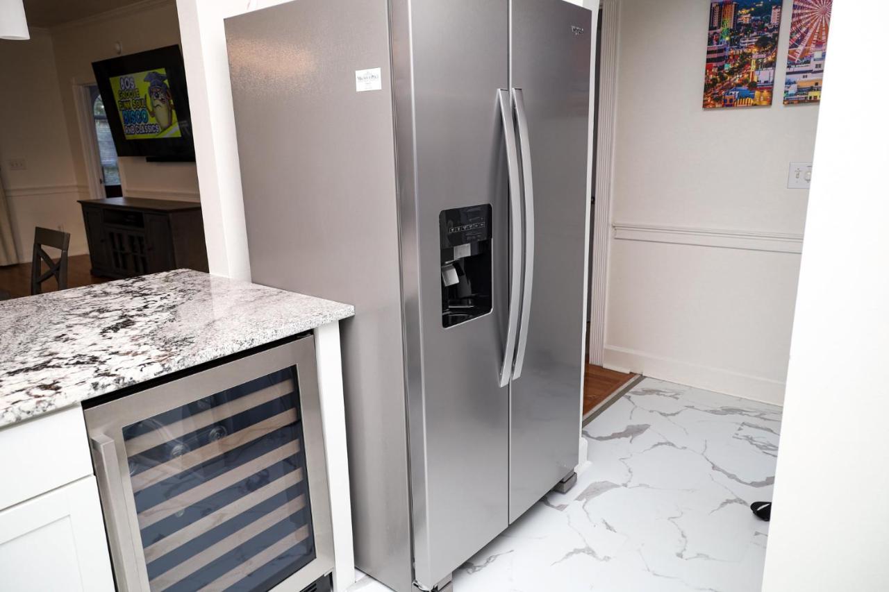 Gorgeous On Golf Course Near Broadway At The Beach Apartment *