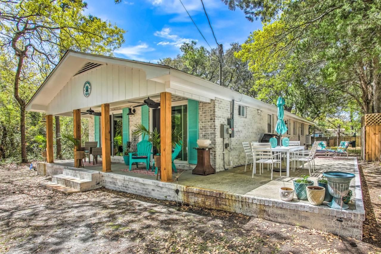 Bright Retreat With Fire Pit - Walk To The Beach!