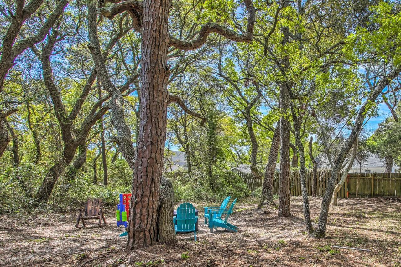 Holiday home Bright Retreat With Fire Pit - Walk To The Beach!