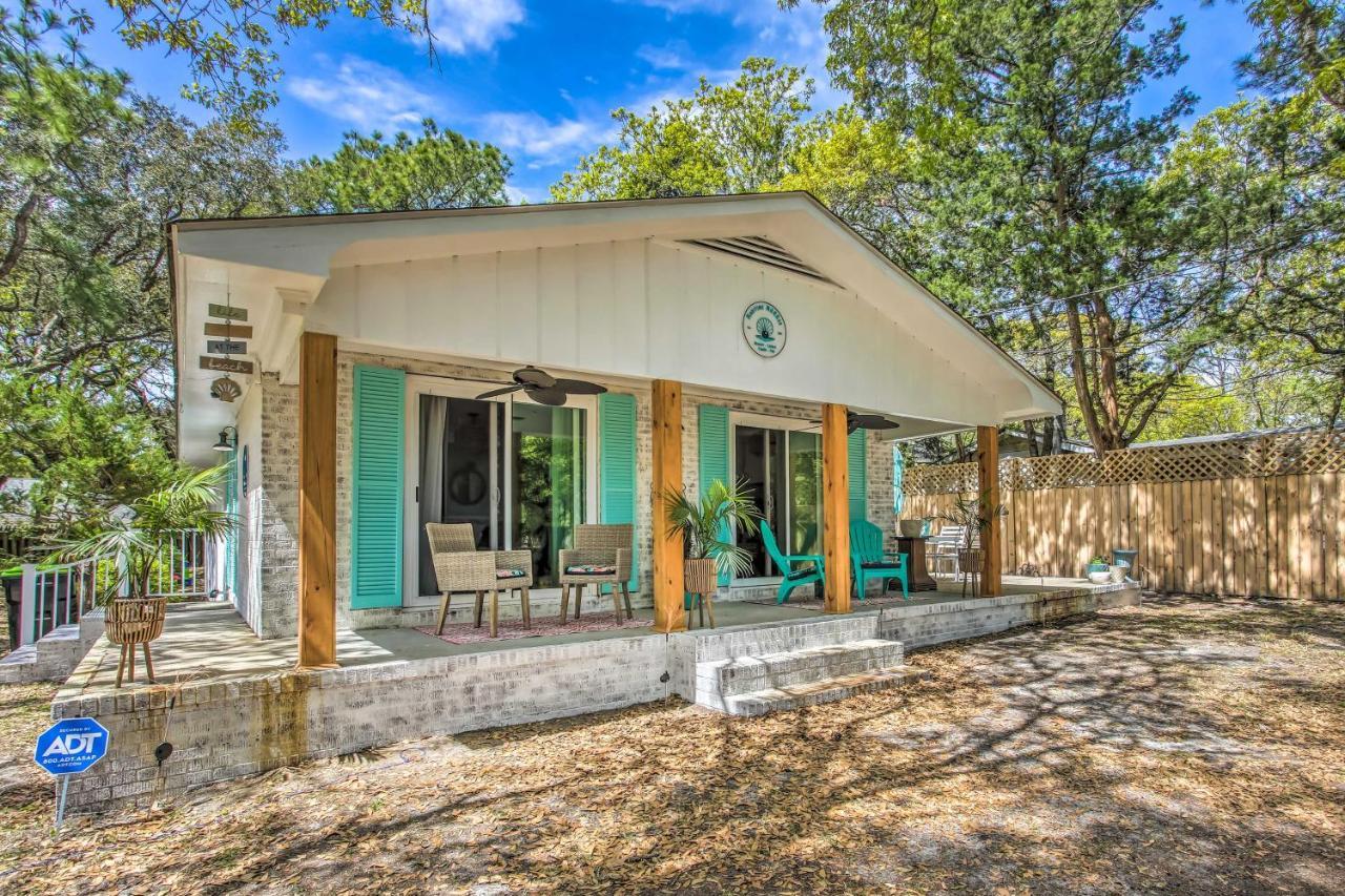 Holiday home Bright Retreat With Fire Pit - Walk To The Beach! *