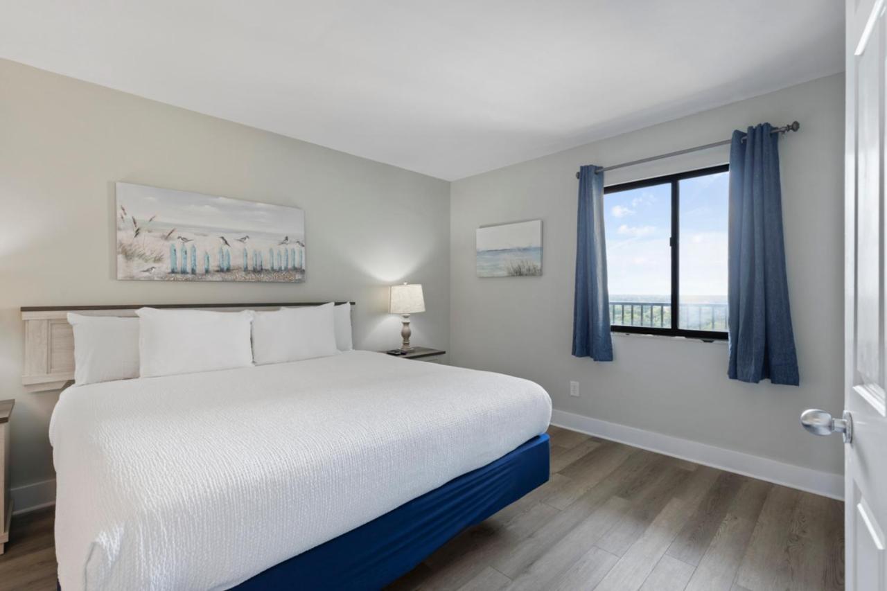 Lively Views From The Balcony At Ocean Forest Plaza Apartment