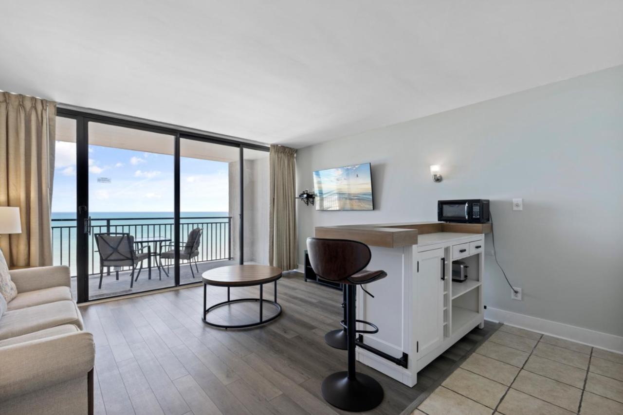 Lively Views From The Balcony At Ocean Forest Plaza *