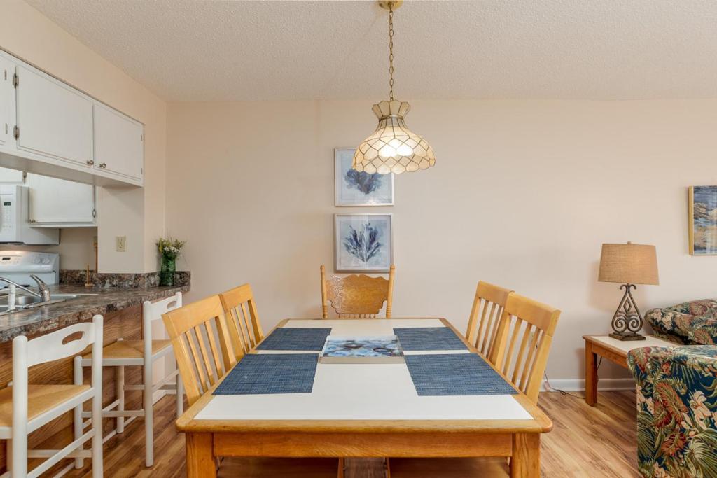 Holiday home Beautiful Views Of Marsh Water Golf Course Near The And A Pier Nearby