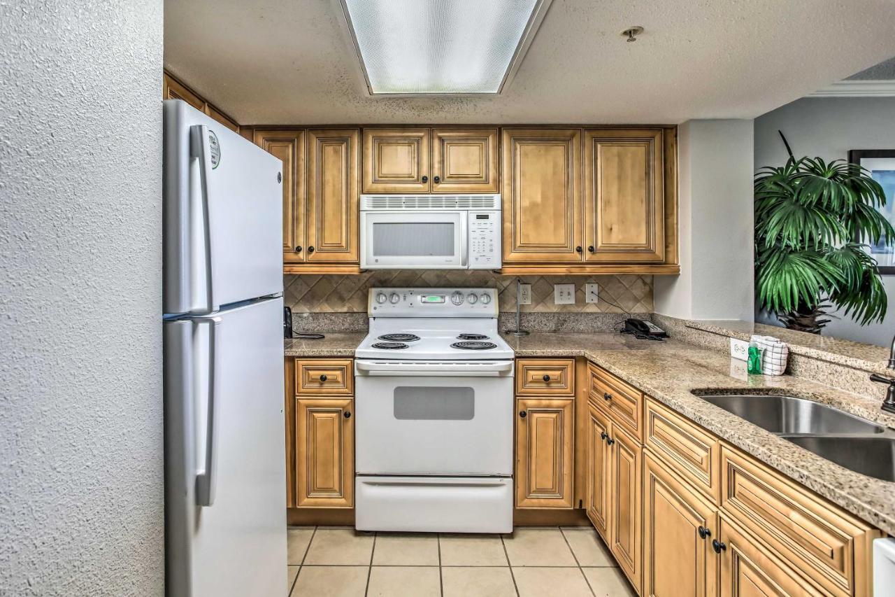 Ocean View And Access To Pool, And Apartment *