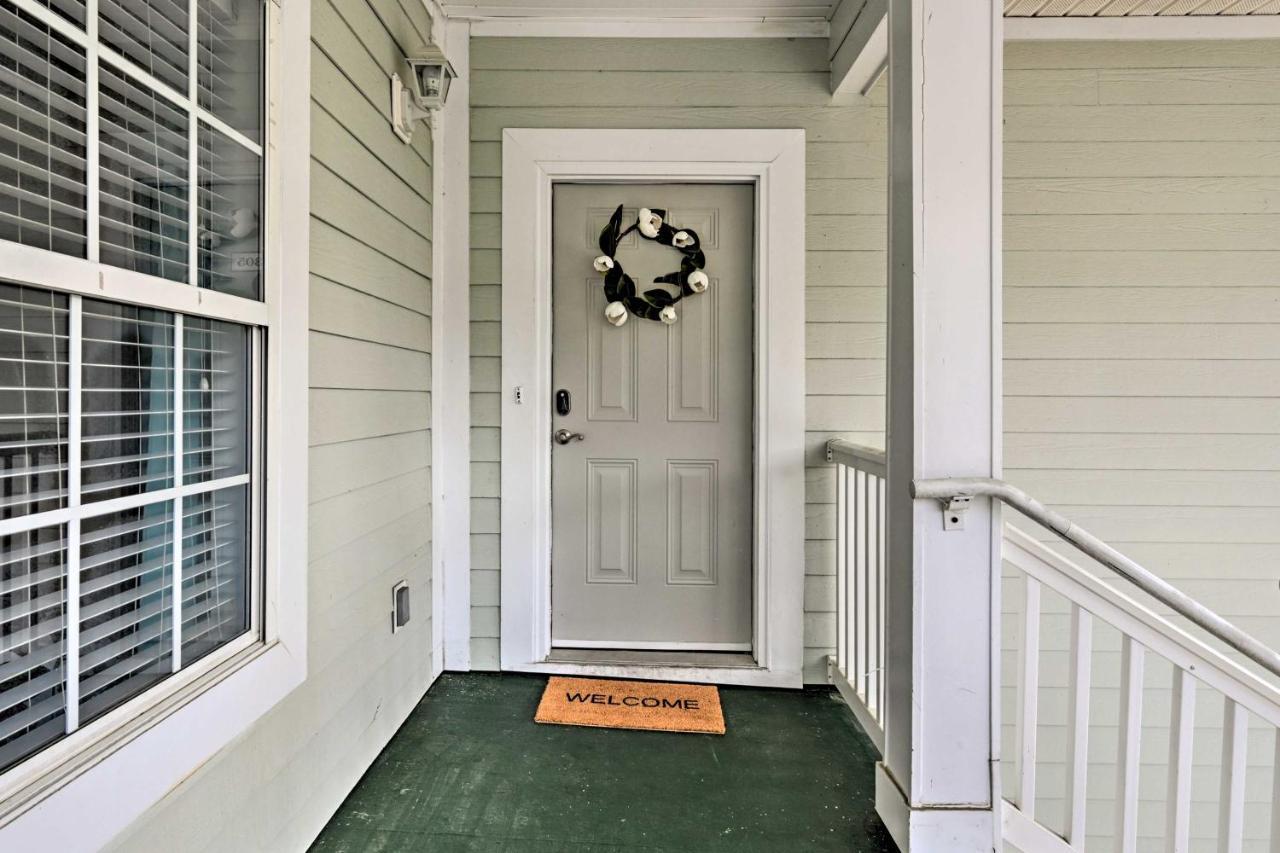 Modern Top-floor Less Than 1 Mi To Golfing! Apartment
