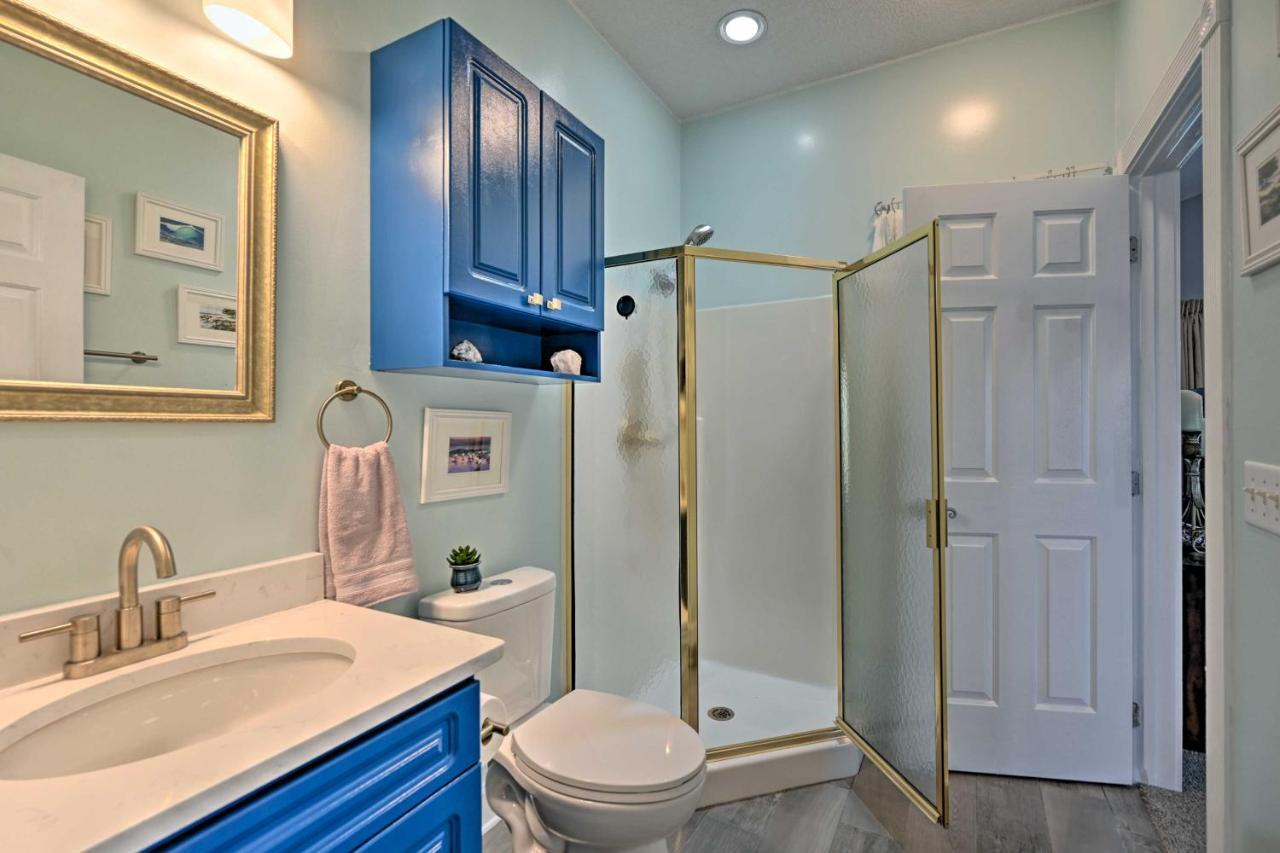 Modern Top-floor Less Than 1 Mi To Golfing! *