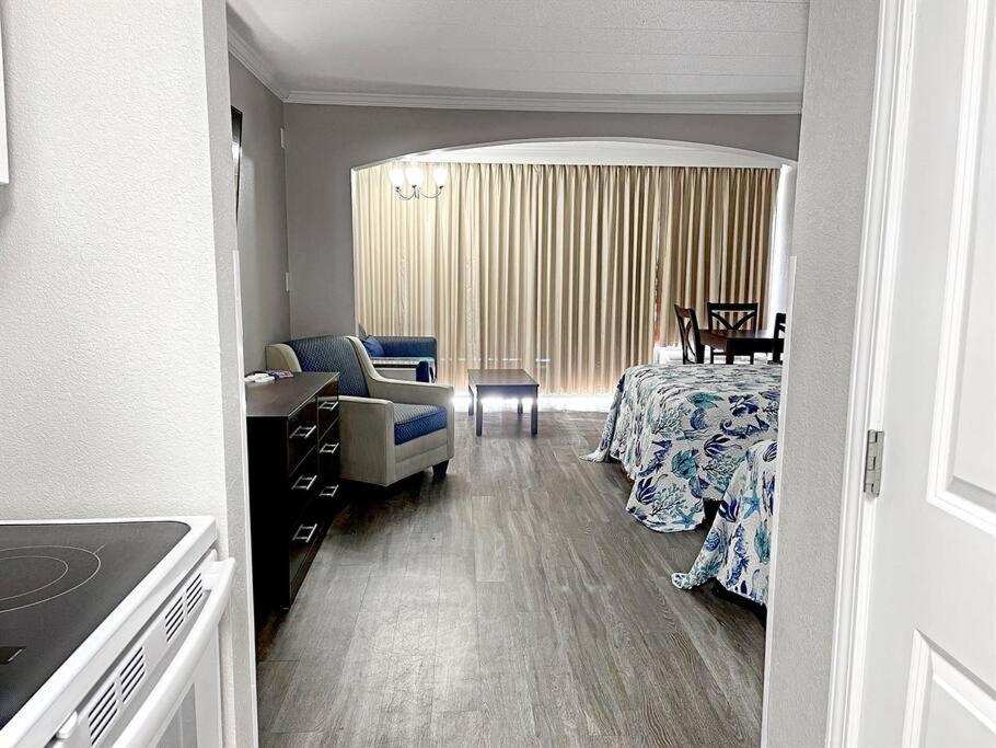 *see The Waves From Your Big Balcony*great Pools, Hot Tubs*h34 Apartment
