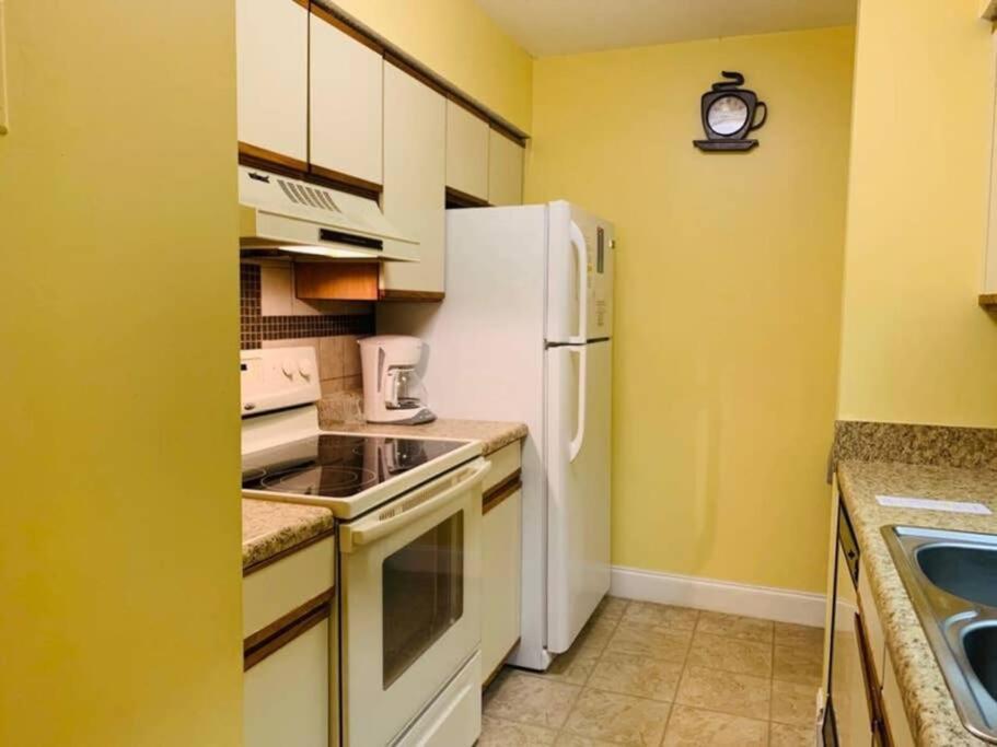 *delightful Condo*pool, Steps To The Sand*h33 *