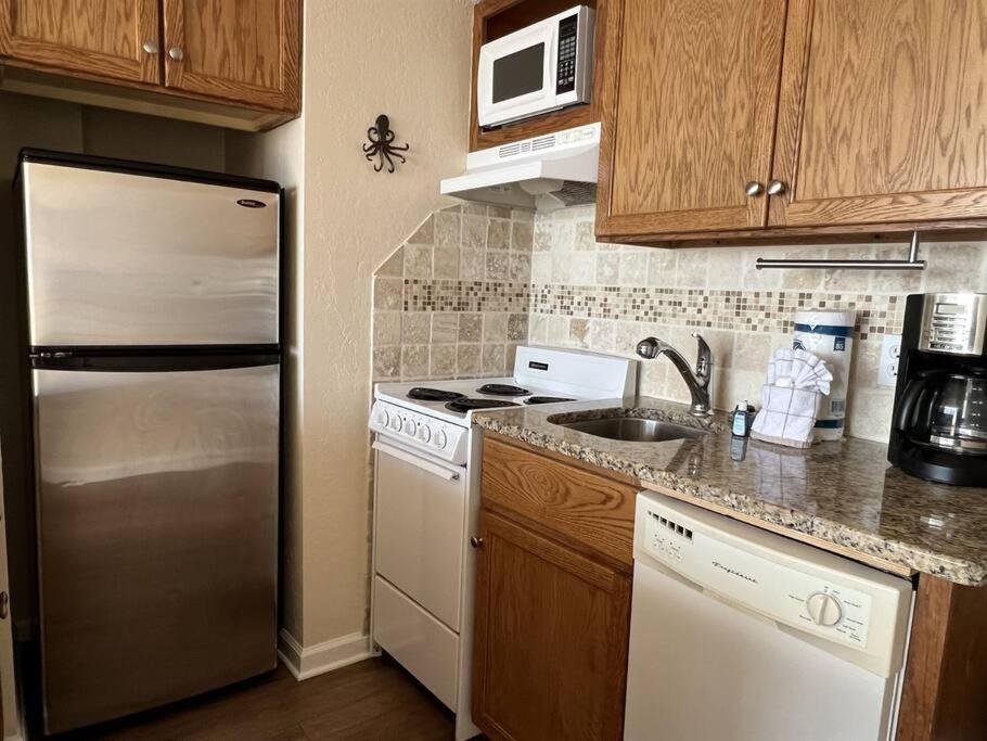 *oceanfront Getaway - Fresh Reno*king Bed*pools*h62 Myrtle Beach