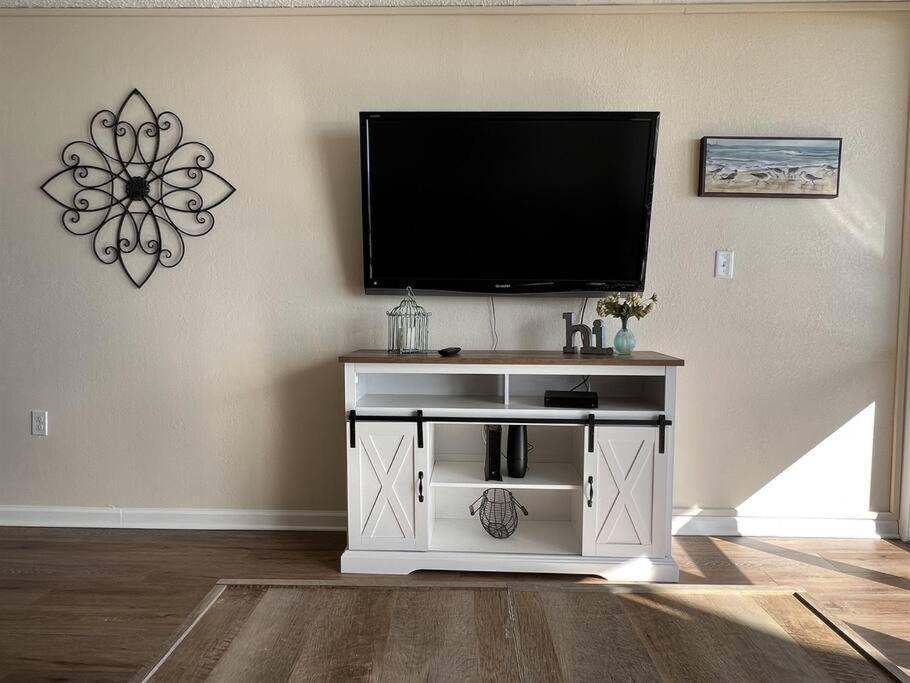 Apartment *oceanfront Getaway - Fresh Reno*king Bed*pools*h62