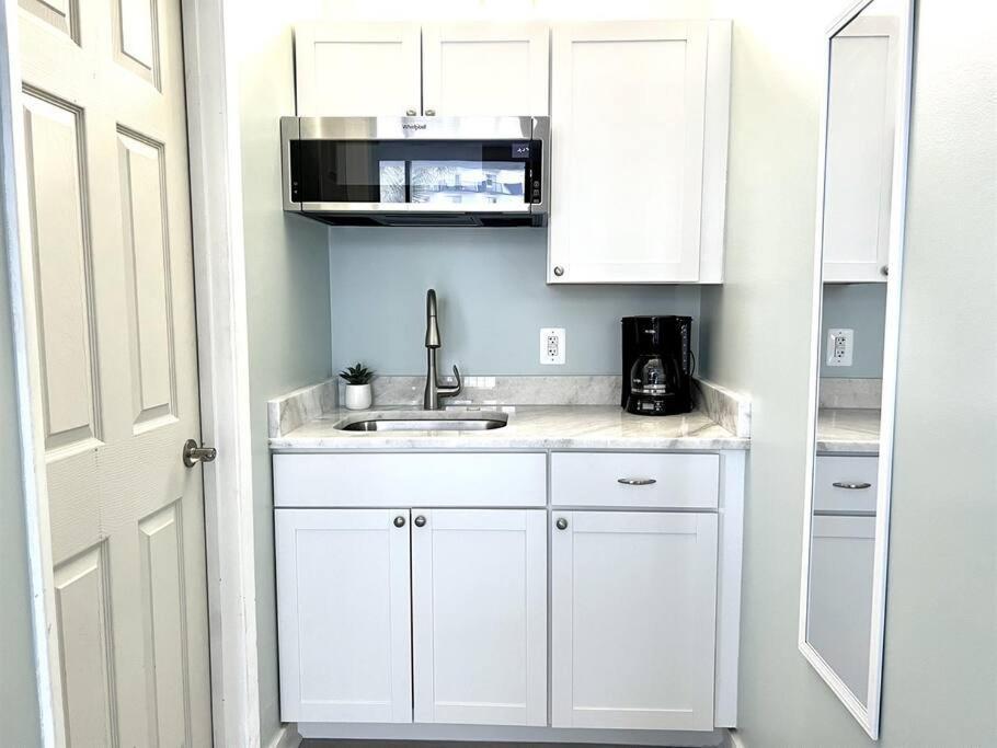Apartment *fresh New*ocean View*pool*king Bed*hot Tubs*approved Dogs*f24 *