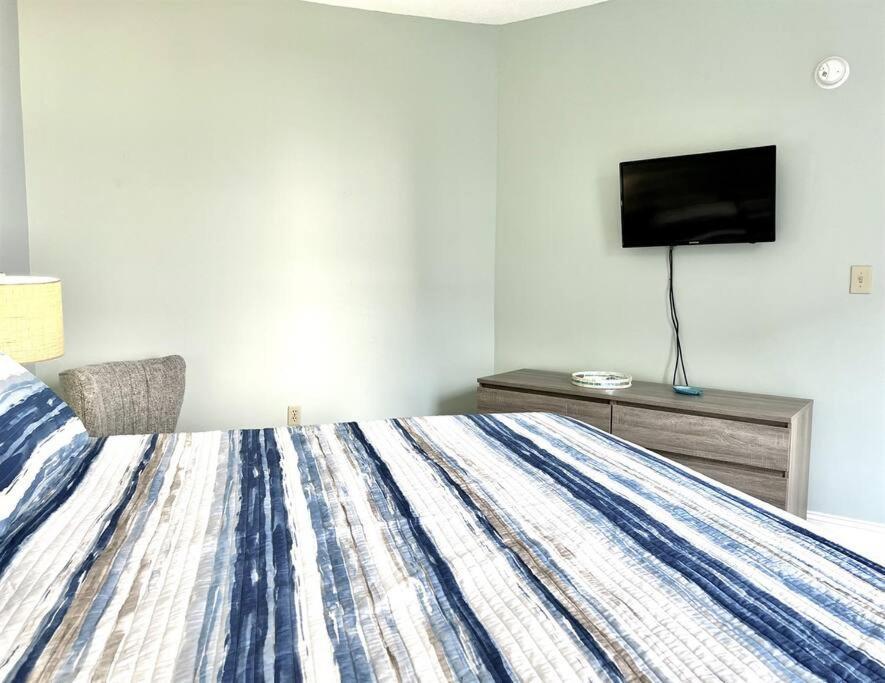 *fresh & New Oceanfront*pool*king Bed*omg View*approved Dogs*f22 Apartment Myrtle Beach