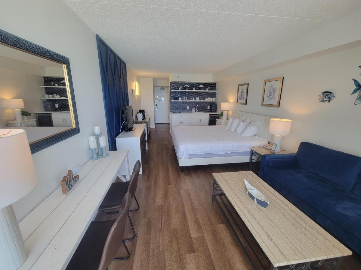Beautifully Updated Ocean Front King Suite! Sea Mist 20806 - Perfect For 2-4 Guests! Holiday home *