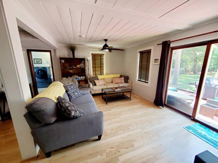 Bright And Airy Beach House. Holiday home Myrtle Beach