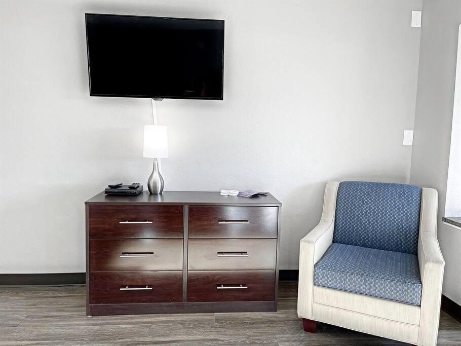 *see The Waves From Your Big Balcony*great Pools, Hot Tubs*h34 Apartment