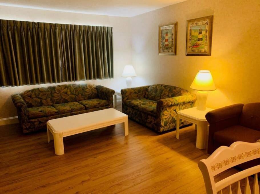 *delightful Family Retreat*pool, Steps To The Sand*h32-3 * Myrtle Beach