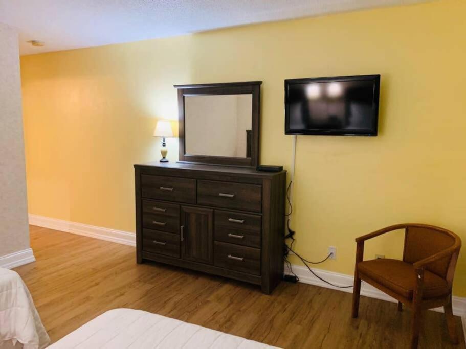 Apartment *delightful Family Retreat*pool, Steps To The Sand*h32-3 *