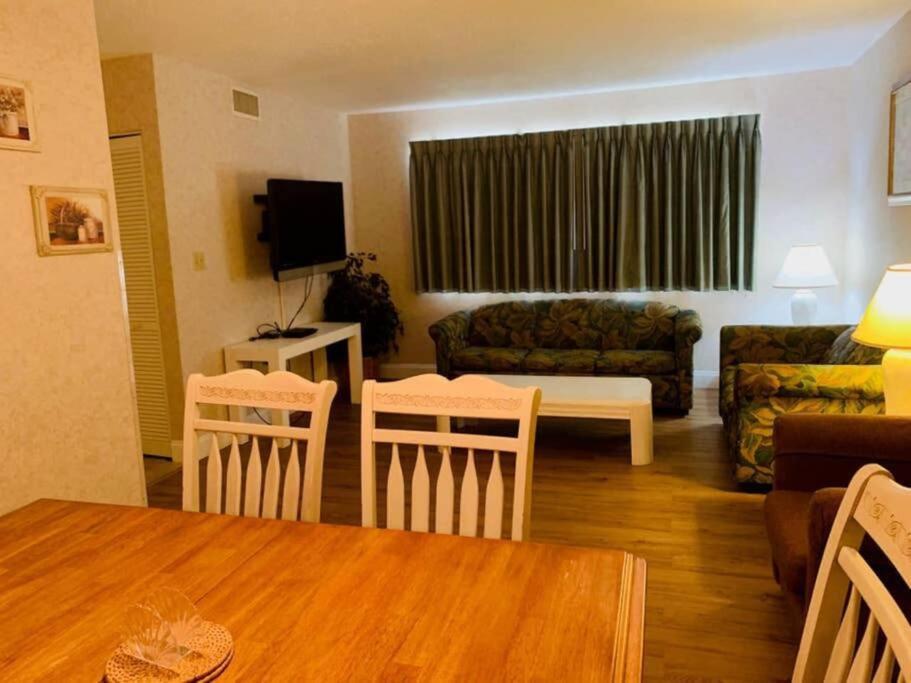 Apartment *delightful Family Retreat*pool, Steps To The Sand*h32-3
