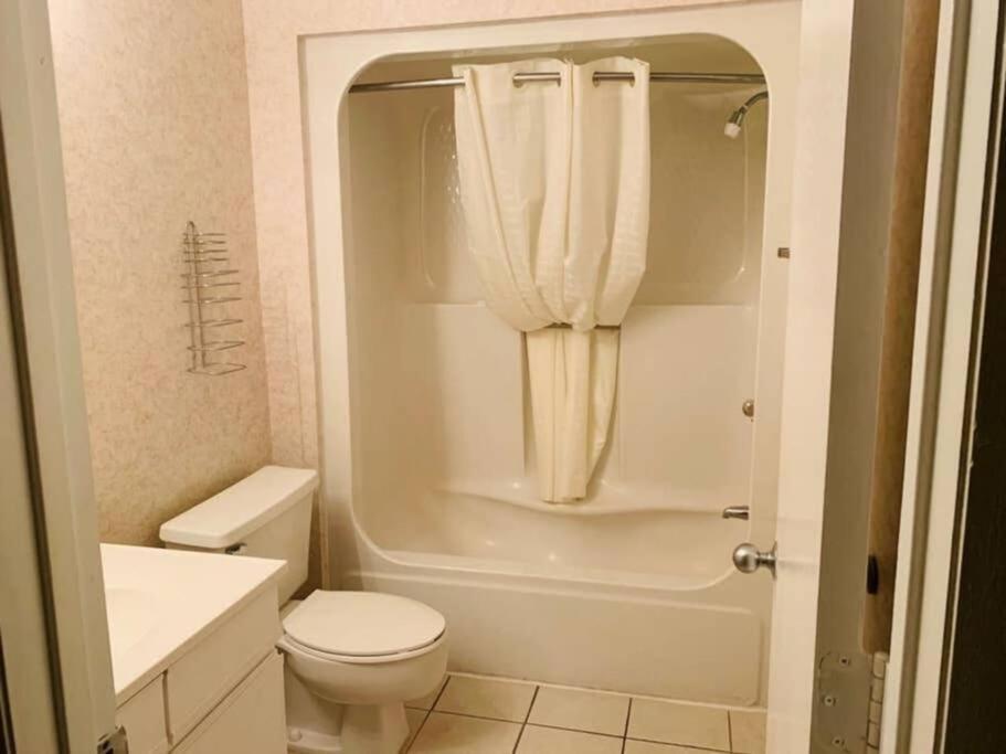 *delightful Family Retreat*pool, Steps To The Sand*h32-3 Myrtle Beach