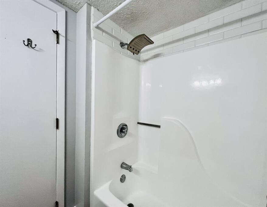 *fresh Myrtle Reno*relax*pools*beach*more*t401 Apartment *