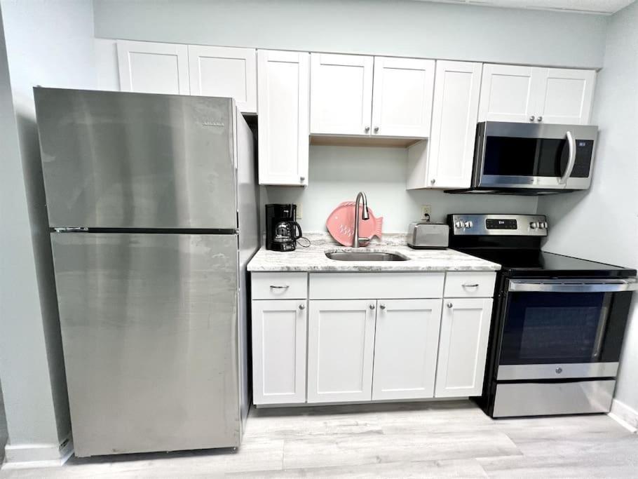 *fresh & New Oceanfront*pool*king Bed*omg View*approved Dogs*f22 Apartment Myrtle Beach