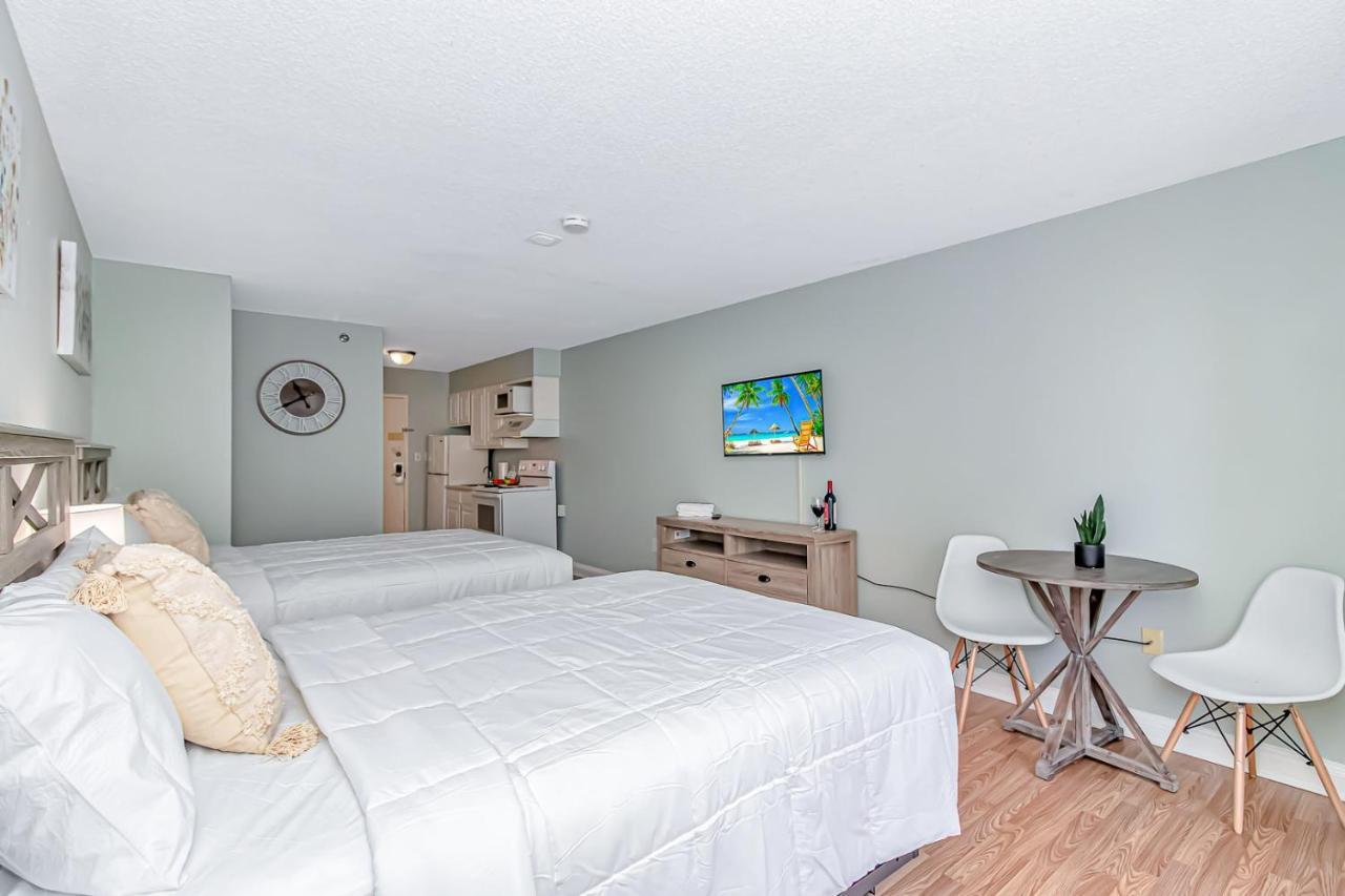 Sea Mist Resort: Modern Queen For 2-4 Guests *