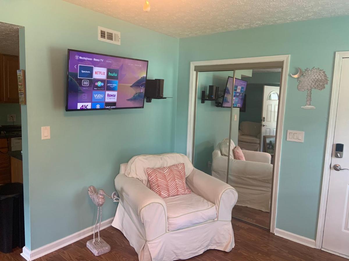 Cheerful Two Bedroom House 1.5 Miles From Beach. * Myrtle Beach