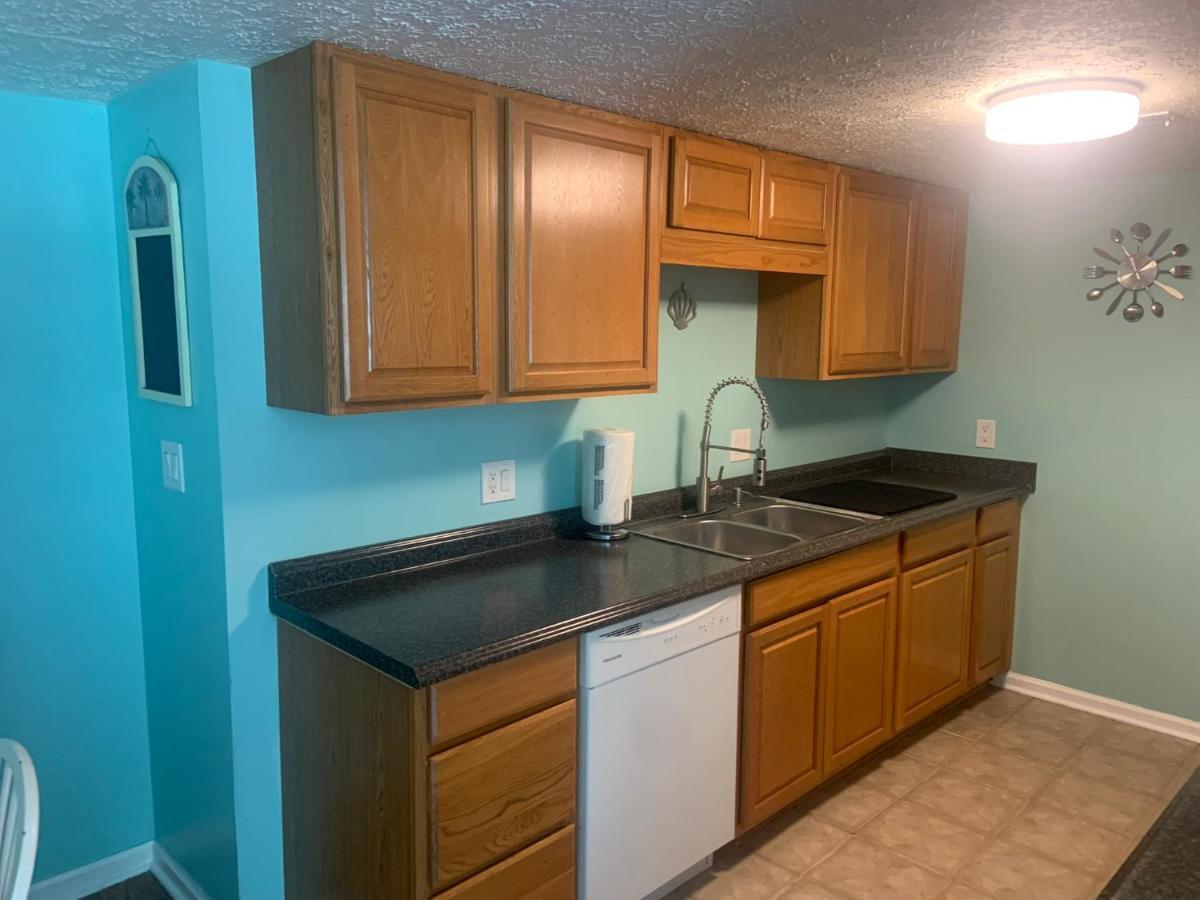 Cheerful Two Bedroom House 1.5 Miles From Beach. Myrtle Beach