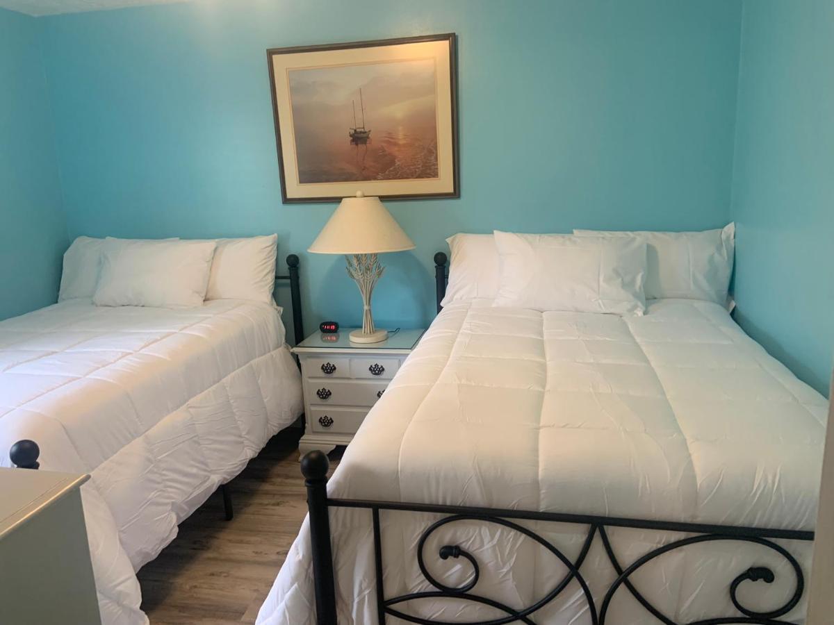 Cheerful Two Bedroom House 1.5 Miles From Beach. * Myrtle Beach