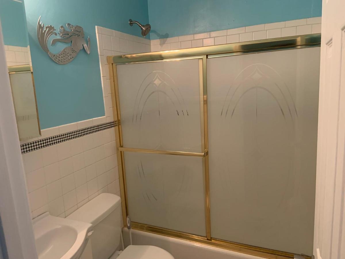 Cheerful Two Bedroom House 1.5 Miles From Beach. Holiday home Myrtle Beach