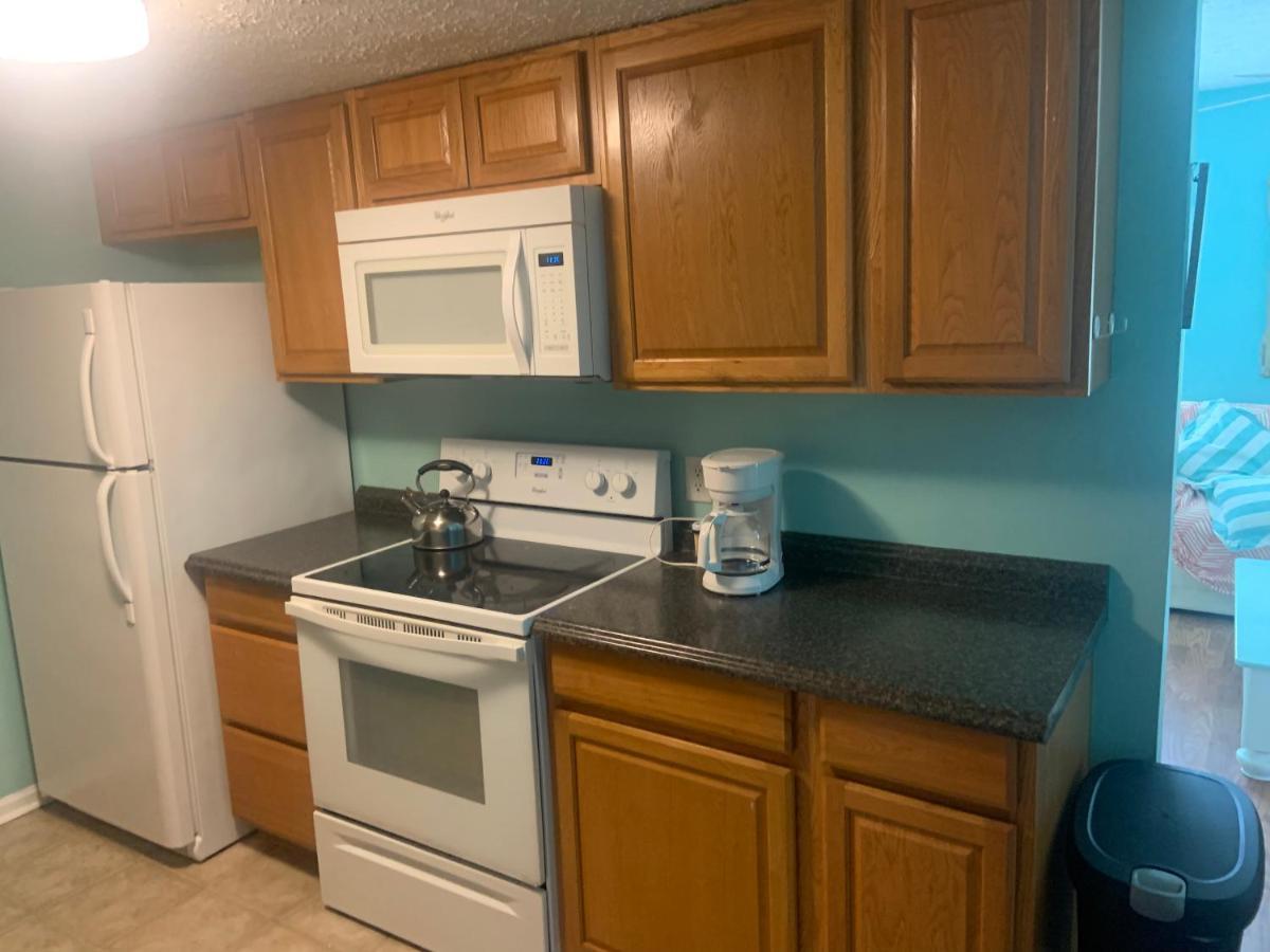 Cheerful Two Bedroom House 1.5 Miles From Beach. *