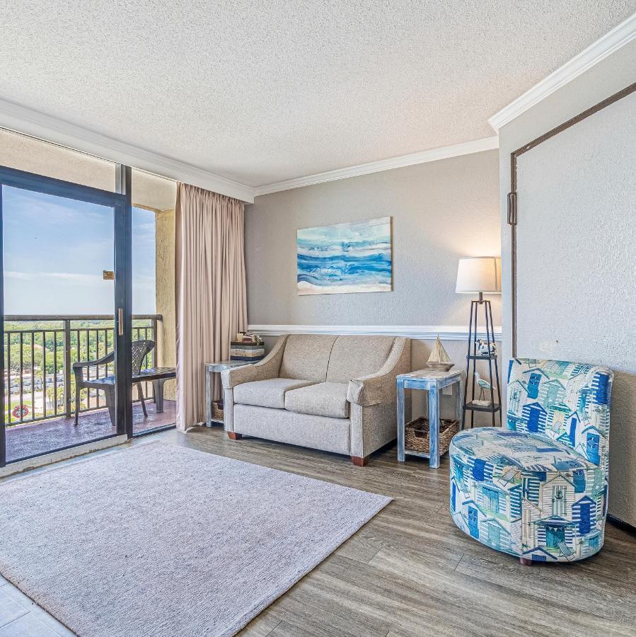 Soothing Oceanview Getaway -- Free Wi-fi & Free Parking, New Listing *