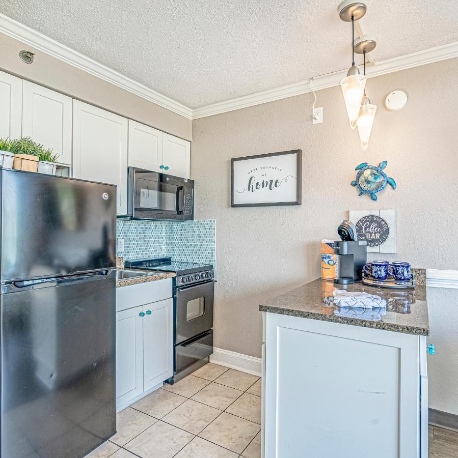 Soothing Oceanview Getaway -- Free Wi-fi & Free Parking, New Listing Aparthotel