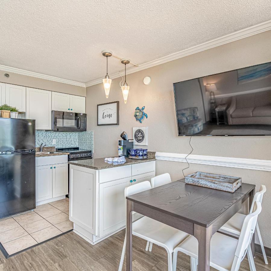 Aparthotel Soothing Oceanview Getaway -- Free Wi-fi & Free Parking, New Listing *