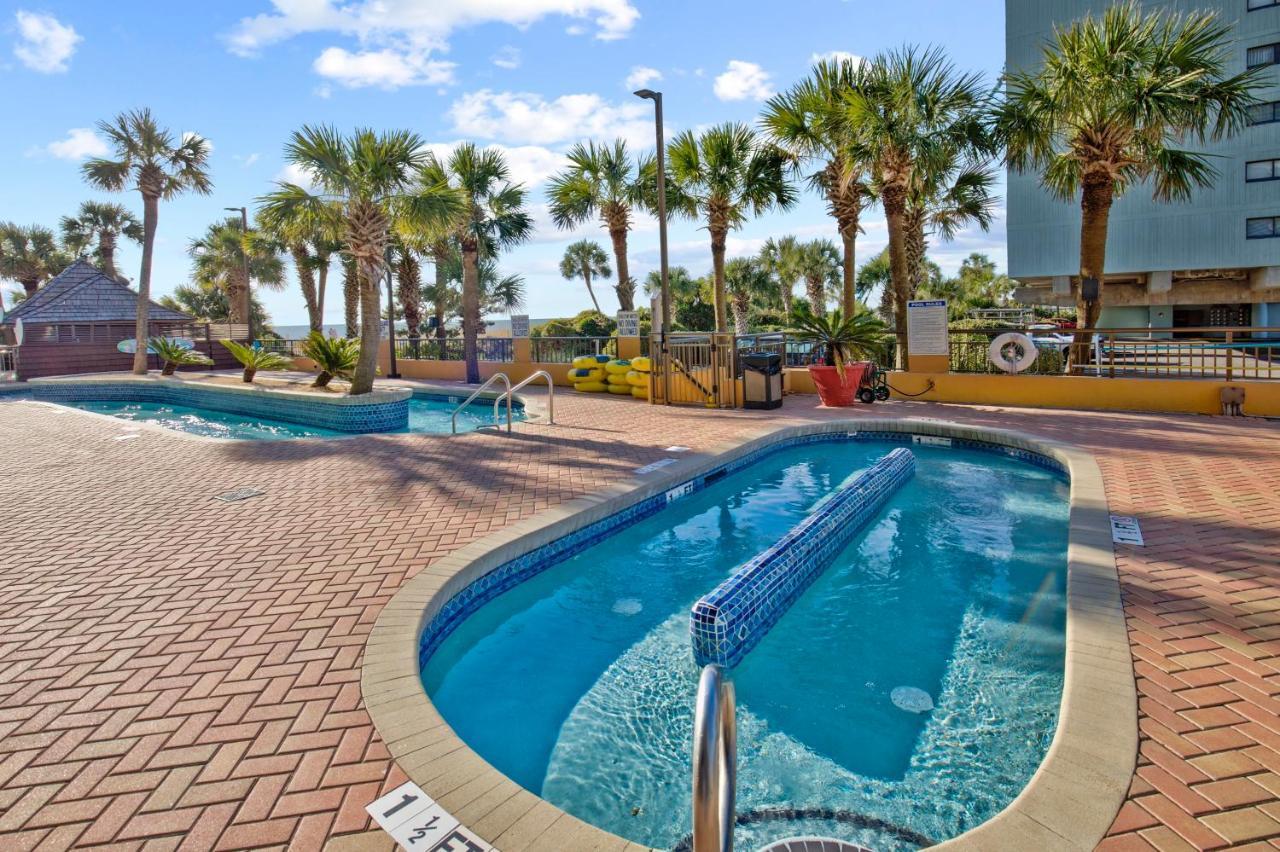 Beachfront 10th-floor Studio Caravelle