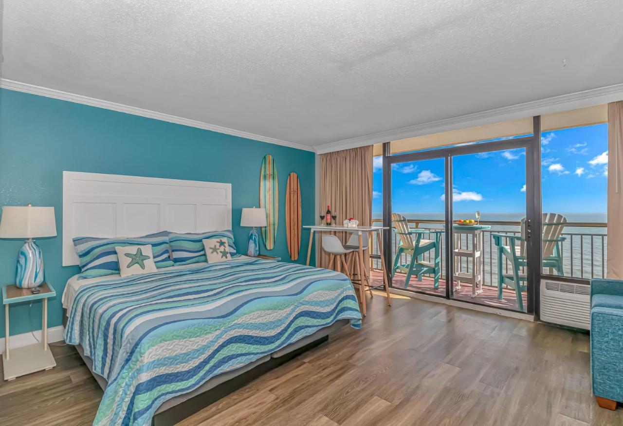 Immaculate Oceanfront King Suite! Completely Updated! - Caravelle 1414 - Sleeps 2-3 Guests! Holiday home