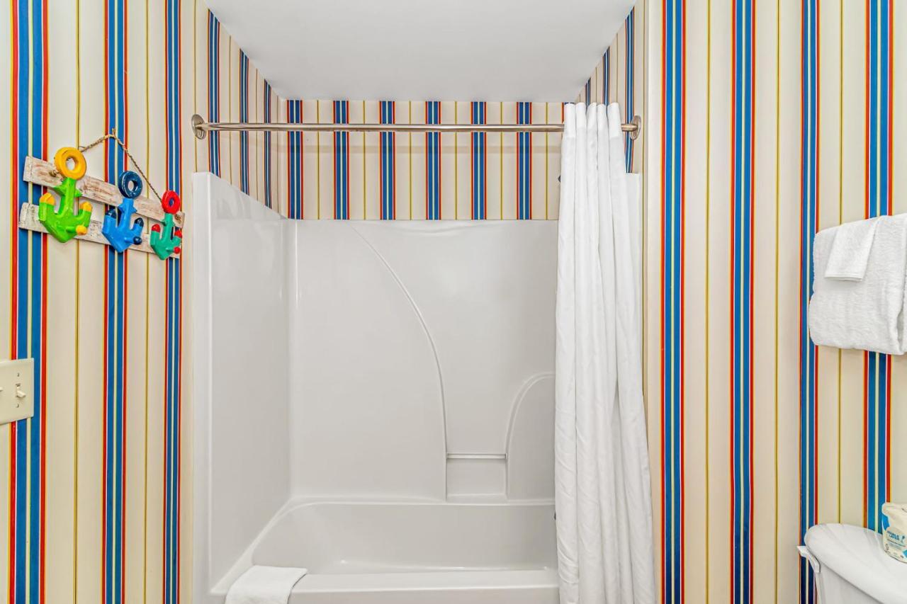 Ocean Breeze Luxury 3d, Nicely Updated! Across From The Ocean! Sleeps 18 ! Apartment *