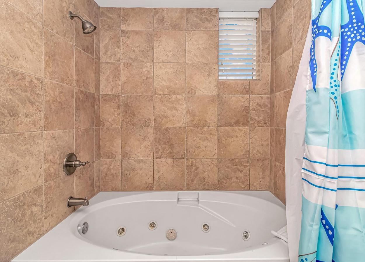 Ocean Breeze Luxury 3d, Nicely Updated! Across From The Ocean! Sleeps 18 ! Apartment