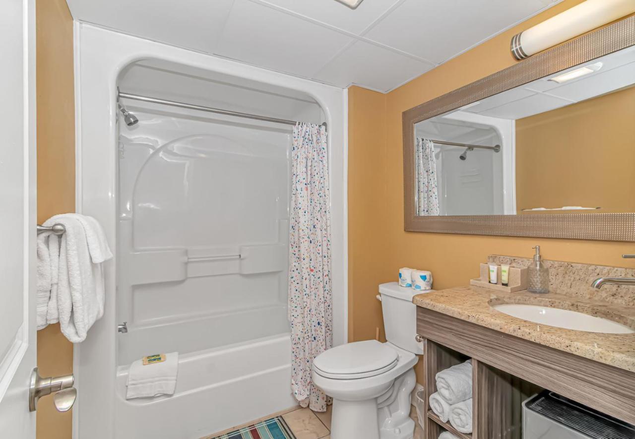 Immaculate Oceanfront Queen With Updates! - Caravelle 619 - Sleeps 2-3 Guests! Holiday home