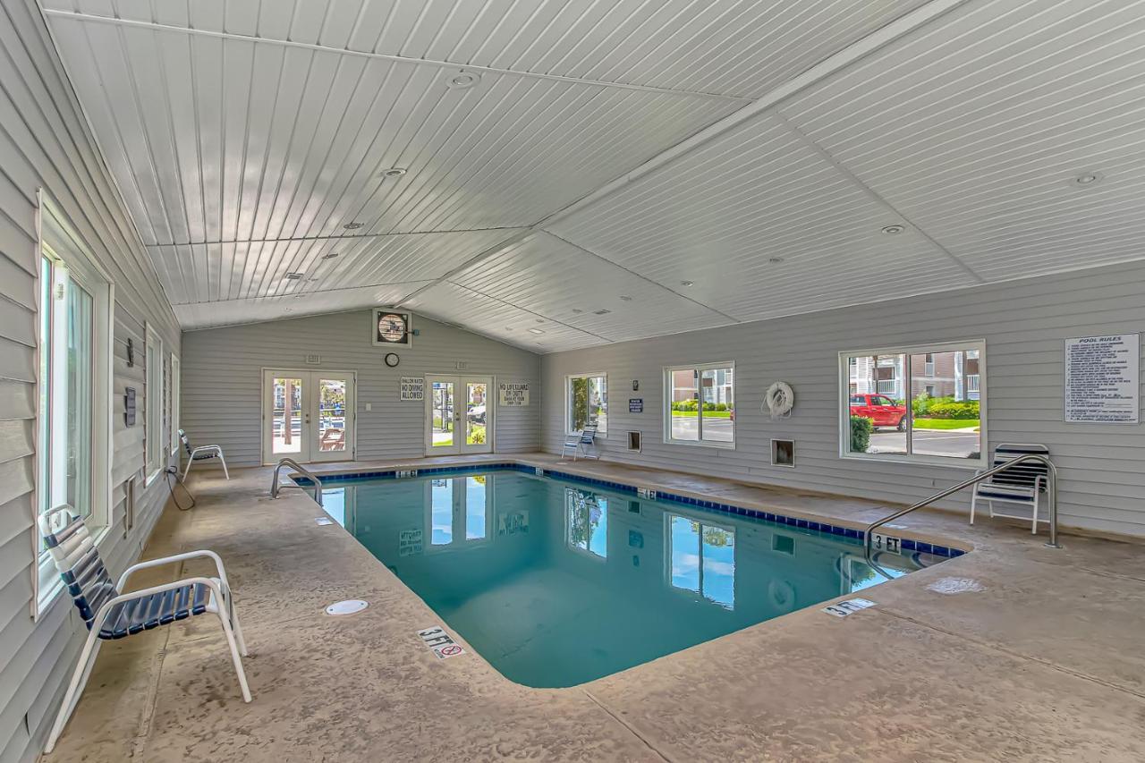 3rd Floor Waterfront Sleeps 6 - 2 Bed 2 Bath Waterway Village 16g Awesome Views Holiday home *