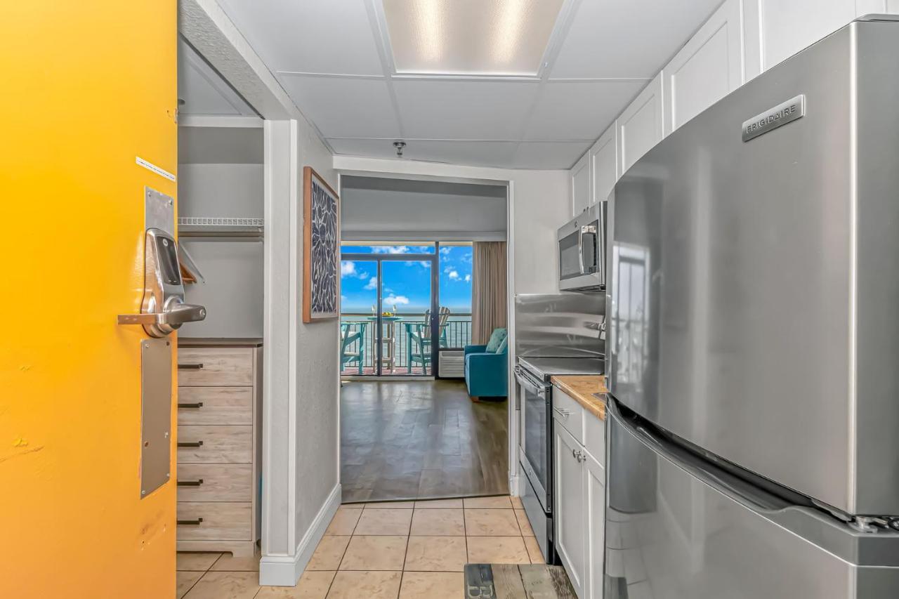 Immaculate Oceanfront King Suite! Completely Updated! - Caravelle 1414 - Sleeps 2-3 Guests! *