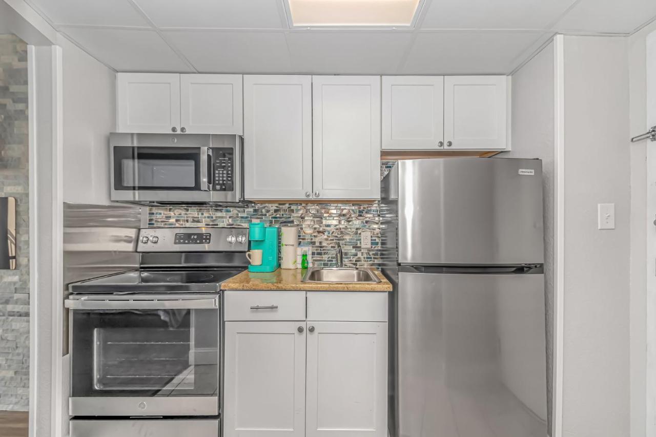 Holiday home Immaculate Oceanfront King Suite! Completely Updated! - Caravelle 1414 - Sleeps 2-3 Guests! *