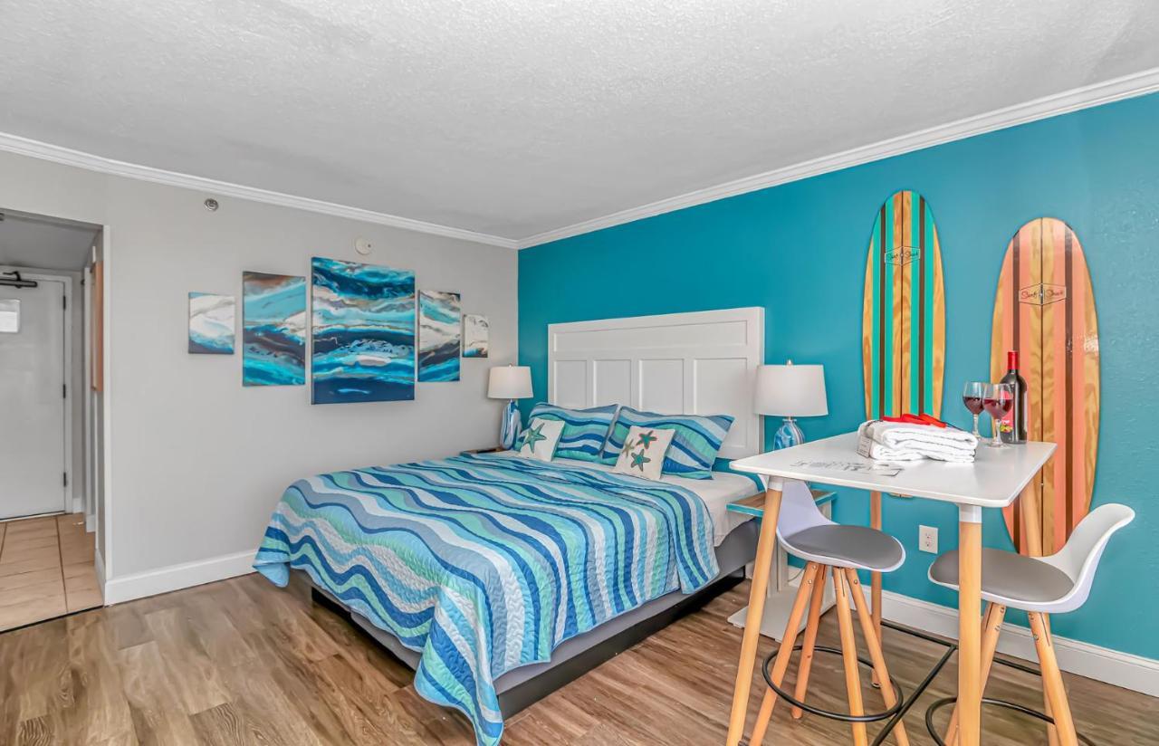 Immaculate Oceanfront King Suite! Completely Updated! - Caravelle 1414 - Sleeps 2-3 Guests! Holiday home