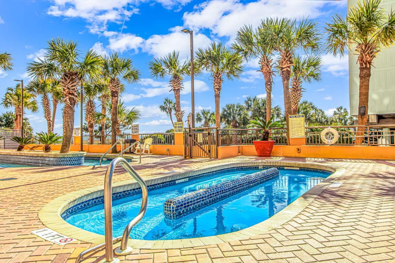 Immaculate Oceanfront King Suite! Completely Updated! - Caravelle 1414 - Sleeps 2-3 Guests! Holiday home