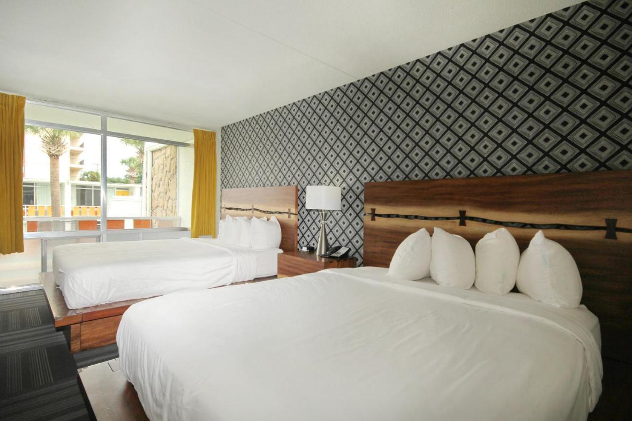 Shores Hotel