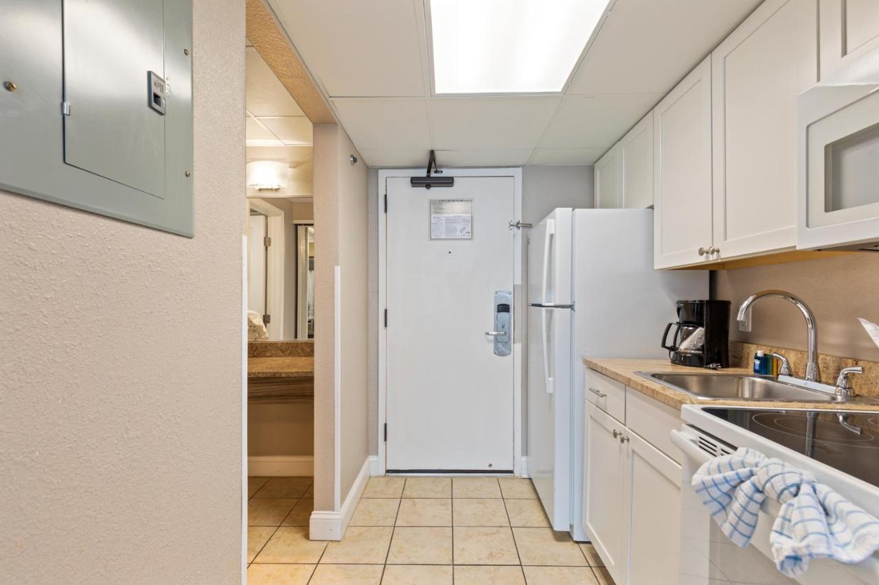 Beachfront 10th-floor Studio Caravelle Apartment Myrtle Beach