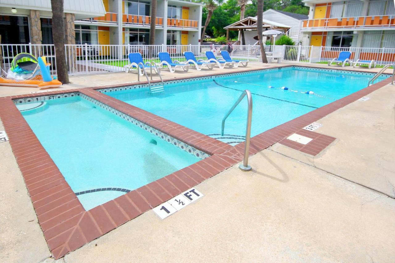 Shores Hotel 2*