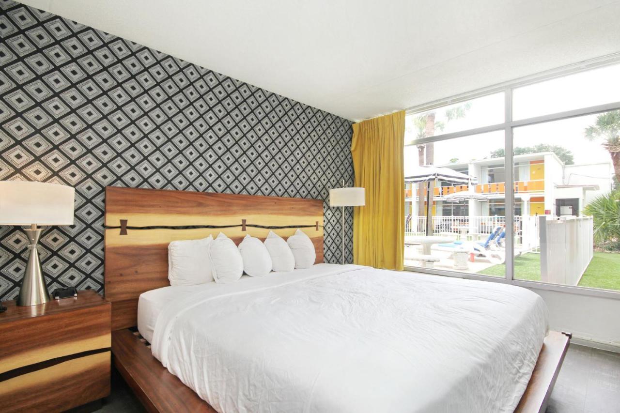 Shores Hotel 2*